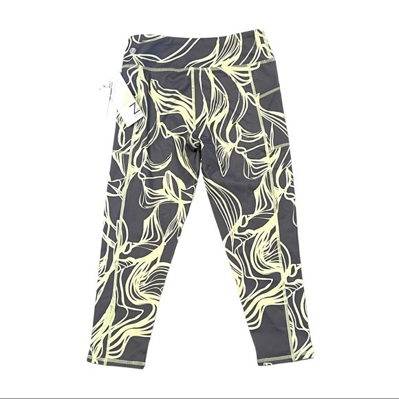 Z BY ZELLA Green Butterfly Ribbon Floral Capri Yoga Pants - Large - Picture 2 of 2
